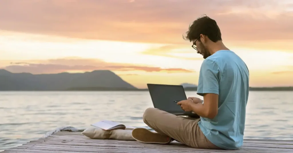 Definition of Part-Time Digital Nomad